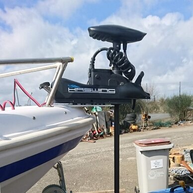 Pigiausiai Lietuvoje Inkaras GPS Haswing Cayman B80 GPS GEN1.5 24V elektrinis valties variklis valdomas Pulteliu,Telefonu,Planšete su inkaravimo migtuku Autopilotas